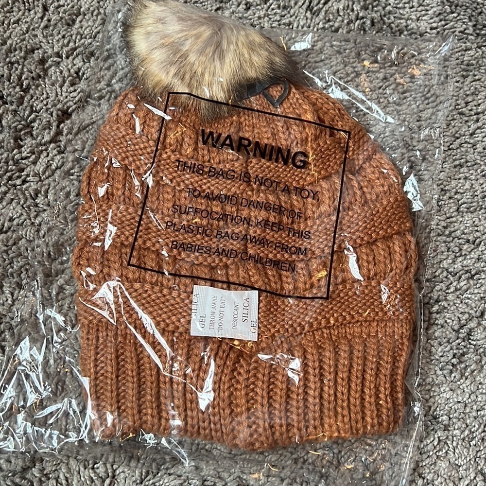 𝅺cc Toasted Almond Beanie - Picture 3 of 4
